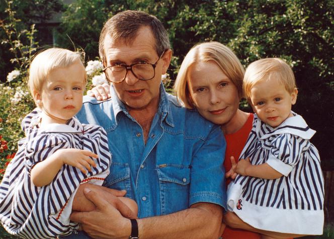 Ewa Błaszczyk z nieżyjącym już mężem Jackiem Janczarskim i córkami Aleksandrą i Marianną.