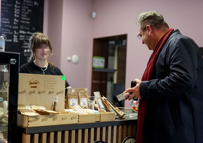 Michał Wójcik w bezcukrowej kawiarni