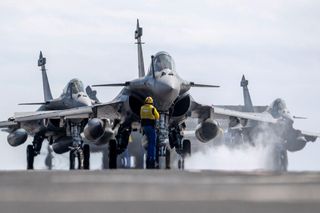 Indie kupują francuskie myśliwce. Rafale M wzmocnią marynarkę wojenną
