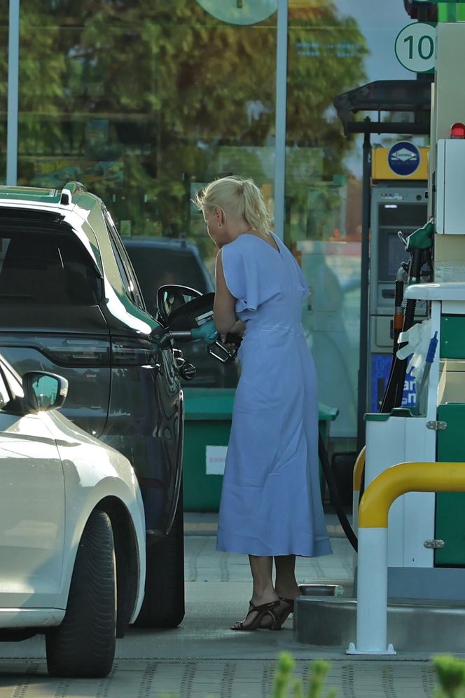Małgorzata Kożuchowska jeździ autem za pół miliona w obcasach