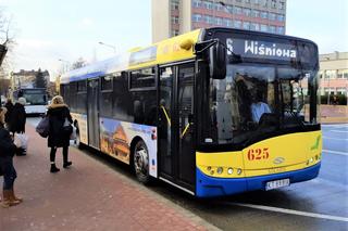 Miejskie autobusy ominą Lisią Górę, Pleśną i gminę Tarnów? Wójtowie szukają nowych przewoźników