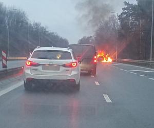 Pożar samochodu na DK88 w Gliwicach