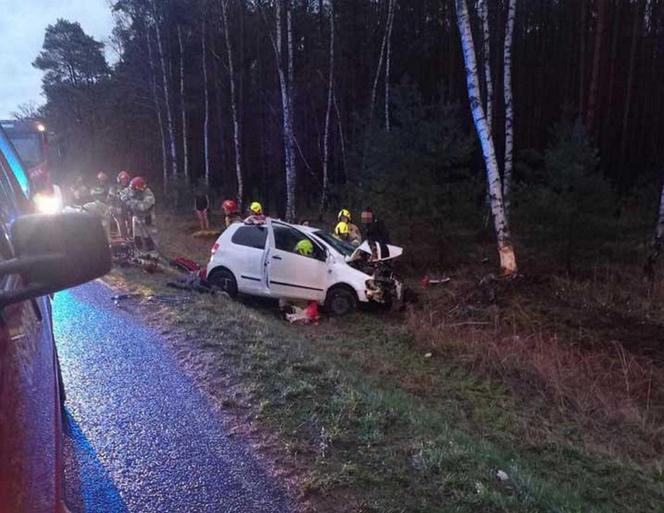 Makabryczny wypadek w Brodach! Cztery osoby walczą o życie [ZDJĘCIA].