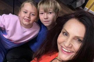 M jak miłość na planie. Szymek (Staś Szczypiński), Aleksandra (Małgorzata Pieczyńska), Maja (Laura Jankowska)