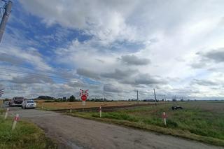 Poważny wypadek w Gronówku pod Toruniem. Auto zderzyło się z pociągiem