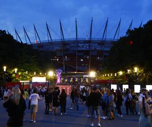 Koncert Sanah na PGE Narodowym w Warszawie - tłumy pod stadionem