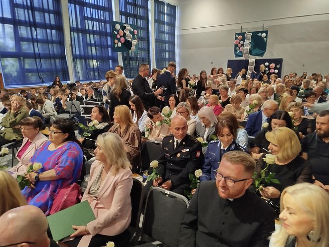 Jubileusz 40-lecia połączony był ze świętem szkoły, ponieważ obchodzi ona również 28. rocznicę nadania imienia.