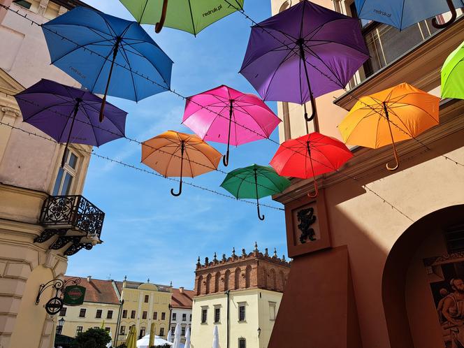 Tarnowskie Umbrella Sky na ul. Piekarskiej