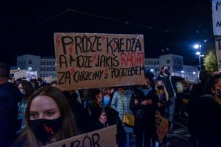 Strajk kobiet w Toruniu. Tańce, straż pod kościołem i wiele więcej - środa (28.10.2020)