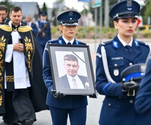 Adasiu, żegnamy ciebie. Pogrzeb tragicznie zmarłego policjanta