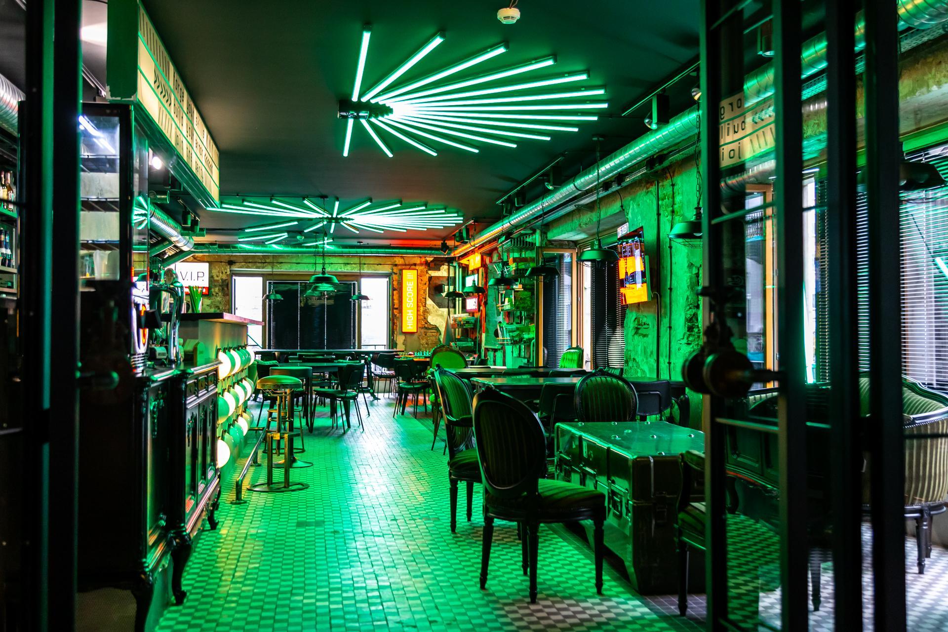 Pub H.4.0.S. Warszawa – turkusowa zieleń