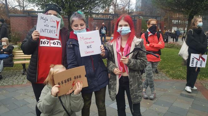 Protest kobiet w Gliwicach 28.10.2020. Będzie kolejna blokada miasta. Strajkujący przejdą ulicami w samym centrum [TRASA]