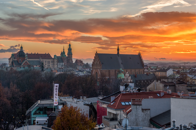 Zachód słońca nad Krakowem [ZDJĘCIE DNIA]