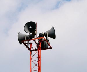 W Krakowie zostaną uruchomione syreny alarmowe. Są dwa powody