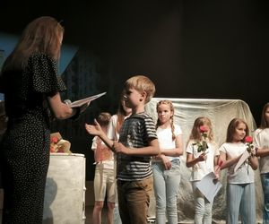 Spektakl na zakończenie warsztatów teatralnych w Teatrze Miejskim w Lesznie 