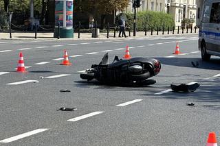 Koszmarny wypadek w Śródmieściu. Dwie osoby ranne, droga zablokowana