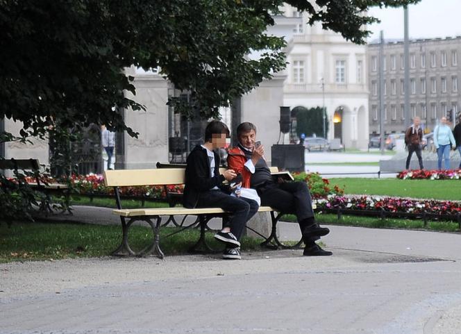 Kuchciński Marek z synem w Ogrodzie Saskim