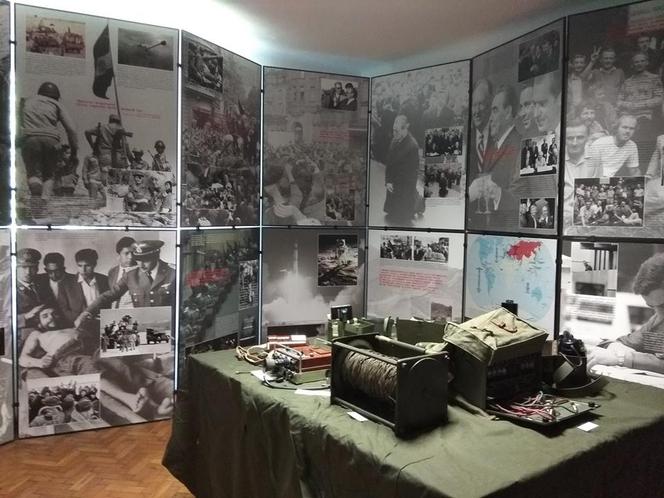 Teoria głosiła, że w razie potrzeby pomieściłby również 100 osób z zapasami na 2-3 tygodni.