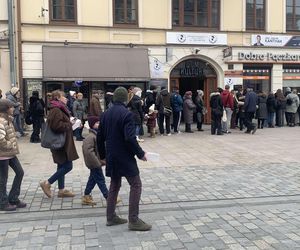 Kolejki po pączki w tłusty czwartek w Lublinie