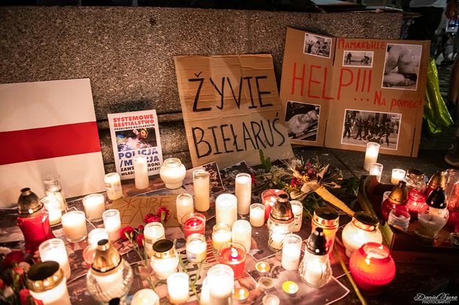 Manifestacja Białorusinów na rynku w Krakowie. "Precz z Łukaszenką!"