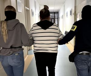 Spektakularna akcja na Pradze Północ i Żoliborzu. Policja uderza w narkotykowy biznes. Zobacz, co znaleziono w ich kryjówkach!