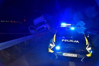 ​Pijany kierowca wjechał „dostawczakiem” na barierę na S5 niedaleko Kościana