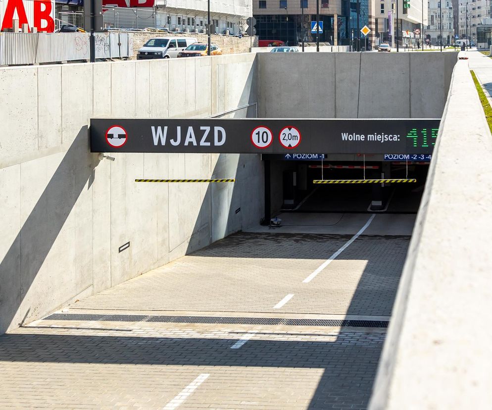 Parking podziemny pod pl. Powstańców Warszawy w Warszawie