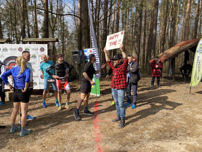 Biegli, aż na trasie został jeden zawodnik. Ponad 60 śmiałków na starcie zawodów pod Olsztynem