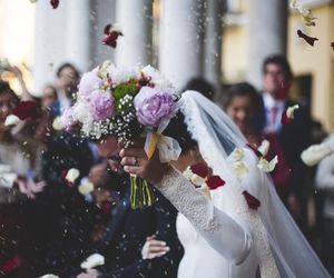QUIZ. Hity weselne, przy których nóżka chodzi sama! Mówią, że nie znają, a każdy śpiewa! Dokończysz? 