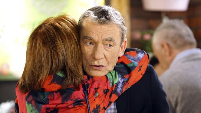 Barwy szczęścia odc. 2107. Stefan (Krzysztof Kiersznowski), Wiesia (Maria Winiarska)