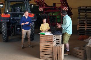 Barwy szczęścia odc. 3111. Łukasz (Michał Rolnicki), Borys (Jakub Wieczorek), Ksawery (Bartosz Gruchot)