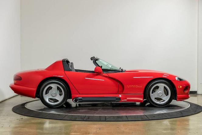 Dodge Viper z przebiegiem 34 mil