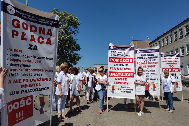 Manifestacja przed gnieźnieńskim szpitalem