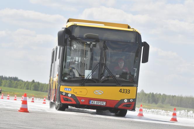 Autobusy w poślizgu! Kto tym razem okazał się najlepszym kierowcą autobusu? 