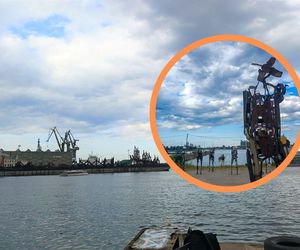 Rzeźby wychodzące z morza. Nietypowa atrakcja w Gdańsku 