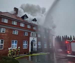 Pożar klasztoru redemptorystów w Braniewie! Na miejscu 10 zastępów straży pożarnej [ZDJĘCIA]