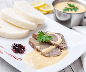 Sos serowy z serka topionego: wersja błyskawiczna