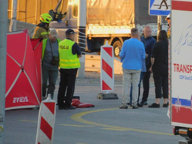 Tragedia na S7. Nie żyje rowerzysta. "Potrącił go kierowca przewożący leki"