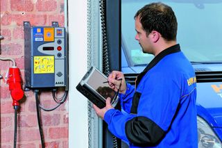 Serwis bramy i obowiązkowe przeglądy. Jak powinien wyglądać profesjonalny serwis?