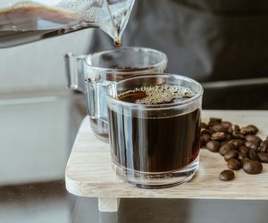 Jak kawa chroni wątrobę? Naukowcy podają optymalną liczbę filiżanek