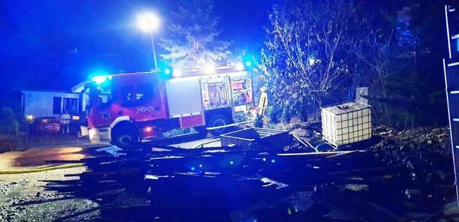 Grybów. Pożar garażu z samochodem w środku. Strażacy znaleźli jeszcze coś! 