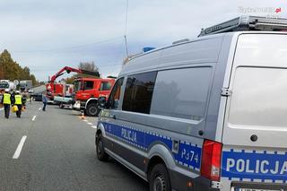 Wypadek na DK81. Ciężarówka transportowała butle z gazem. Cud, że nie wybuchło