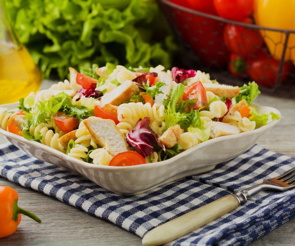 sałatka z makaronem świderki