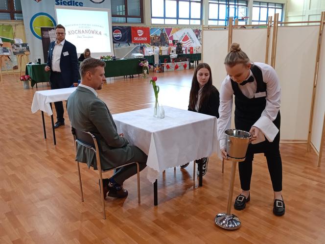 W tegorocznych Mistrzostwach Młodych Kelnerów wzięło udział 16 uczestników z całej Polski