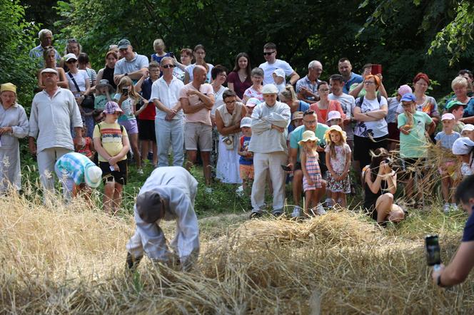 Tak wyglądało kiedyś żniwowanie na polskiej wsi