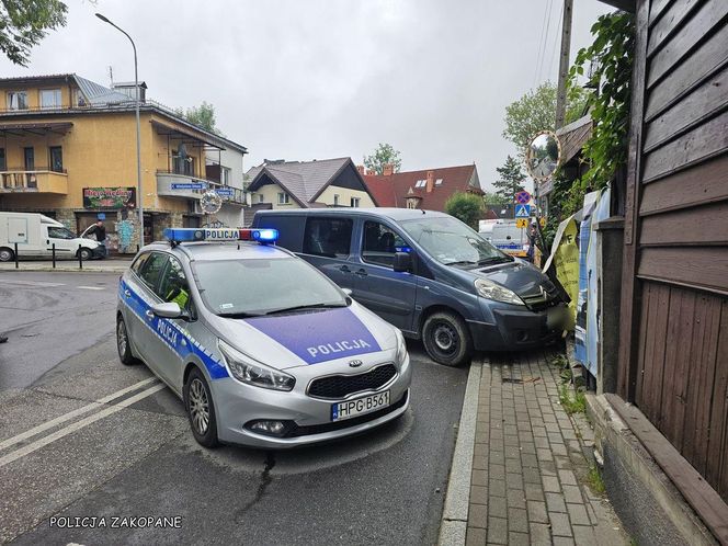  Ponad 3 promile i rajd po centrum Zakopanego. Zakończył jazdę na ścianie budynku