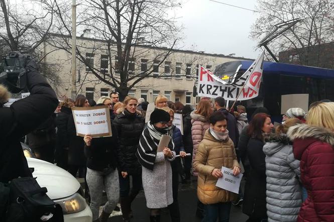 Pracownicy sądów protestują we Wrocławiu