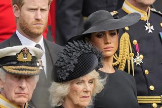 Meghan Markle płakała na pogrzebie królowej. Dziennikarz śledczy twierdzi, że miała ukryty powód!