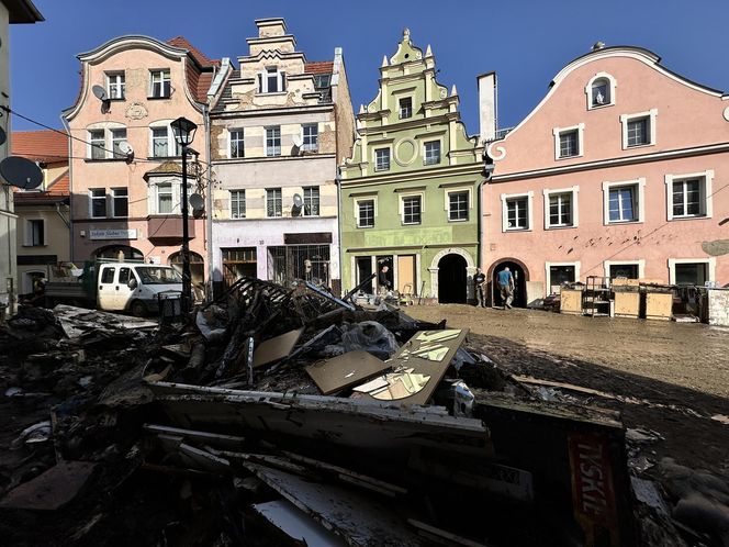 Sytuacja powodziowa w Kłodzku. Tak wyglądają zniszczenia po powodzi 