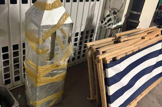 Złodziej grasował w hotelu. Jego łupem padły m.in. leżaki